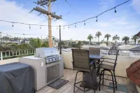 Heart of coastal Oceanside-Ocean view roof top Deck! 100 steps to Beach!