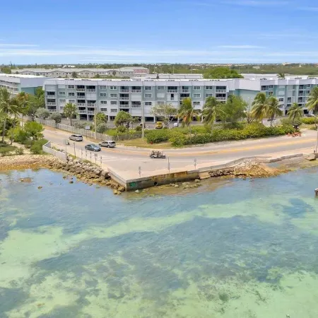 La Brisa - Ocean Views Across from Smathers Beach