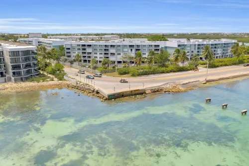 La Brisa - Ocean Views Across from Smathers Beach