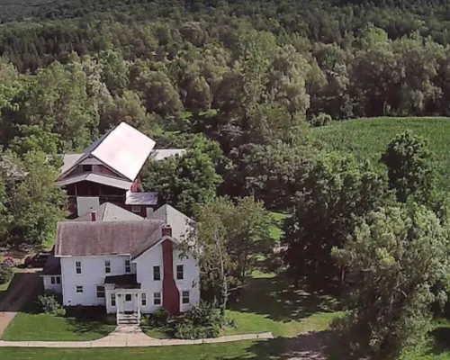 Covered Deck with Tub on 200 acres; 10 min from Ellicottville / Holiday Valley 曼斯費爾德酒店