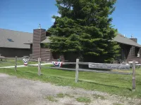 Unit #5 Cozy 2 Bed/2 Bath Condo on Golf Course with Hot Tub/ Sauna/ Pool