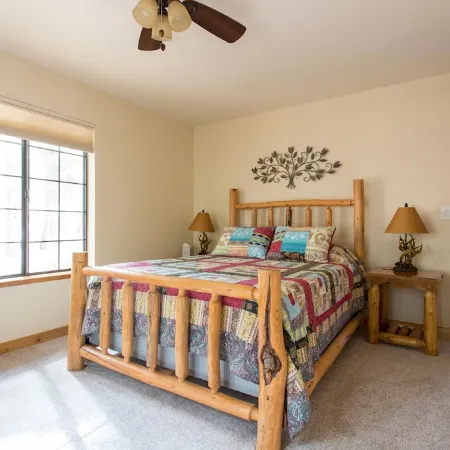 Gorgeous Deer Run Chalet (includes neighborhood lake access)