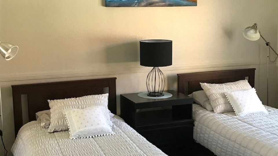 Huntington Beach Townhome style apartment, close to pier, beach and Pacific City