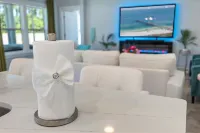 Panama City Beach ~ Havana Miami ~ 2 min to Beach ~ Jacuzzi ~ Game Room!