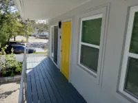 2nd floor Apt C. 1 mile from waterfront and downtown. Just 2 miles from beach!