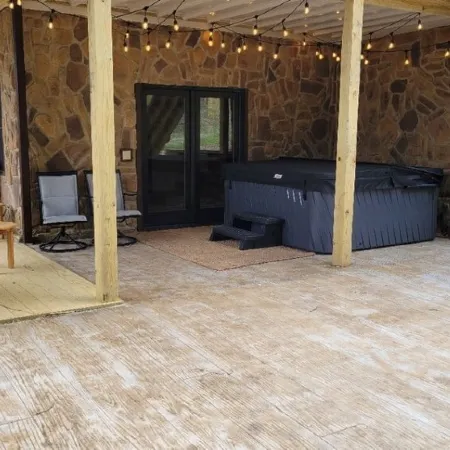 Charming home in Seven Devils. Close access to tubing, ziplining, & hiking.
