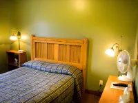 Auberge du Lac Malcom Hotels in Sayabec