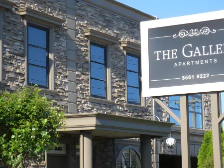 Gallery Apartments Отели рядом со станцией Warrnambool Train Station