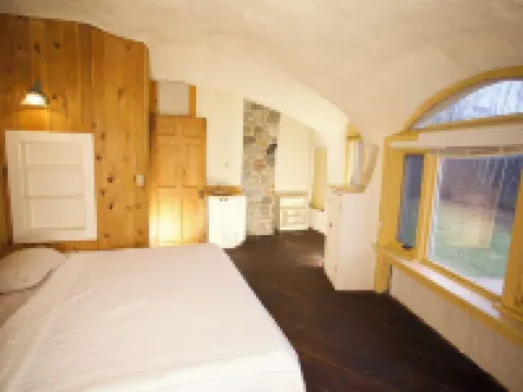 Mountain Sanctuary Dome Rustic Solitude 5BR 本寧頓酒店