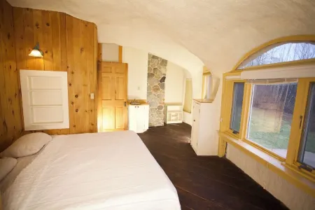 Mountain Sanctuary Dome Rustic Solitude 5BR Отели в г. Беннингтон