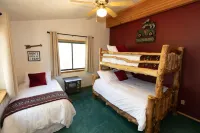 Pinetop-Lakeside home/3 bed/ 2 bath/treehouse/hot tub