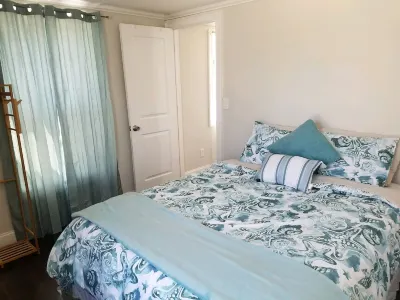 Newly renovated cottage Hotels near Gold Fever