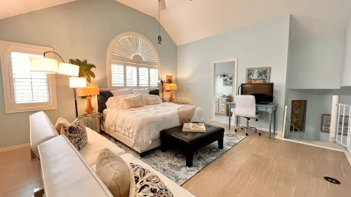 Island’s Best! 5 min walk to Beach, JW Marriott, Heated Pool, Free Bikes, Pet OK