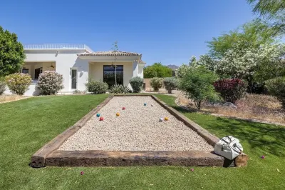 NEW VILLA The Scottsdale Haven w/ heated pool & spa, 7 bed/7 bath Hotels in 