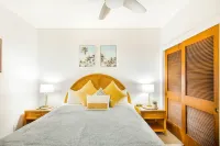 BRAND NEW AC | Ground Floor 1 Bdrm | Peekaboo Ocean View | Pool | 5 Min to Beach