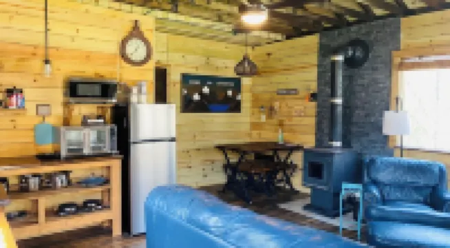 Cozy cabin in the Cherokee National Forest. Minutes from Hiwassee River.