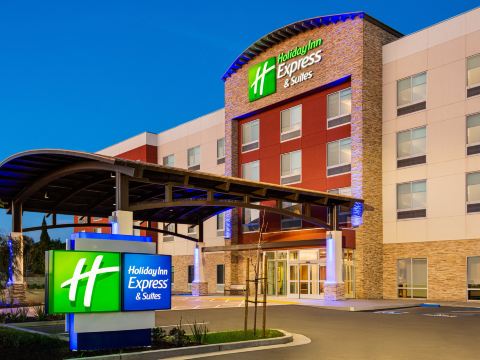 Holiday Inn Express & Suites Hayward - Mission Foothills