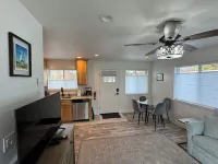 Newer Cozy Cottage w/ Saltwater Spa! Hotels in Weed