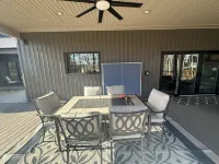 Holliday Inn, The Pines - Spacious and Luxurious 4 Bedroom Lake Home Sleeps 12