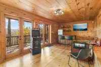 Mountain Views, Dog friendly, Fenced Yard, Barrel Sauna, Hot Tub, Fire Pit