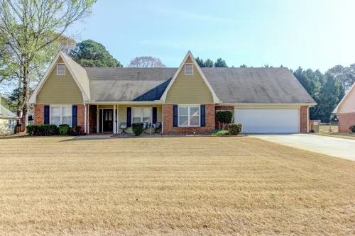 Quiet, Comfortable, Charming, Safe, 2-bedroom house with WiFi, AC in Conyers