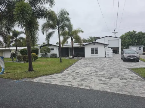 Charming barn in adorable North Fort Myers with AC, WiFi Hotels in North Fort Myers