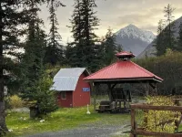 "Jack London's Cabin", Genuine Alaskan Log Cabin built by owners! Self check in.