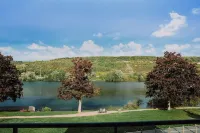 Beautiful apartment on the edge of seine Vernon giverny sleeps 8