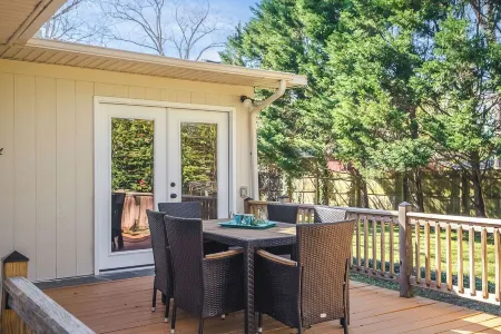 Spacious 3-bed/3-bath home close to Bruce's Field!