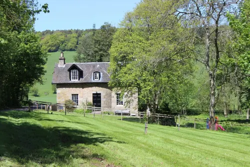 Garden Cottage, Near St Andrews.Glorious, Country Location. Last Minute Discount