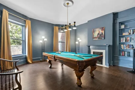 Fun Spacious 5 Bdrm Estate w/Theater, Billiard Parlor, Speakeasy Bar & Poker Rm