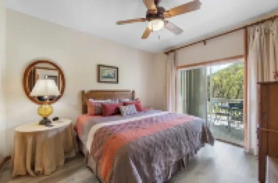 Epic Mountain & Golf Views! Huge deck! Washer & Dryer! Full Kitchen! Amenities!