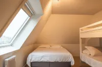 Spacious Seaside Apartment