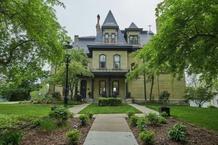 Mon Bijou Отели в г. Делафилд