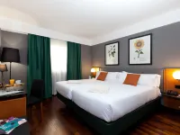 Hotel Malcom and Barret Hotel dekat Taman Gulliver