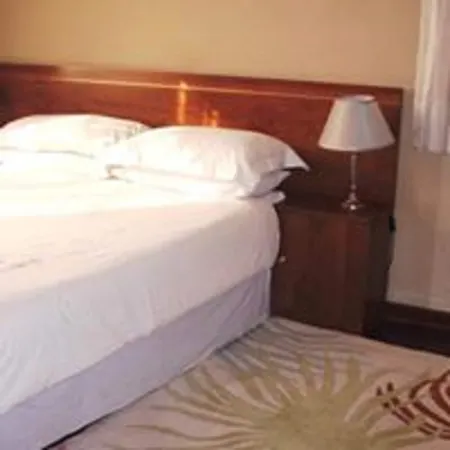 Silverline Guest Lodge Отели в г. Лусака