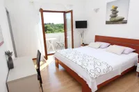 Rooms and Apartment Luana
