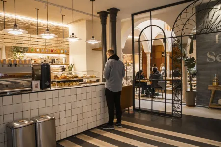 Room Select Tetuán Отели рядом с достопримечательностью «Мост Изабеллы II»