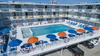 Crusader Oceanfront Resort - Beach