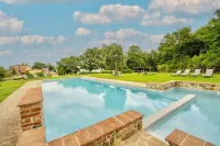 Luxury Resort in the Tuscan Countryside - Pools