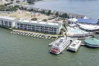 Spacious 2-bedroom Condo with Lake Views and WiFi - Sleeps 6