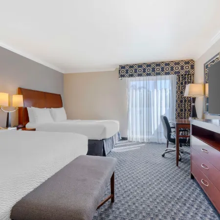 Best Western Plus Marina Shores Hotel