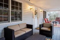 Asheville Cottage Retreat by AvantStay A Charm