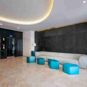 Full Option 7 People Others