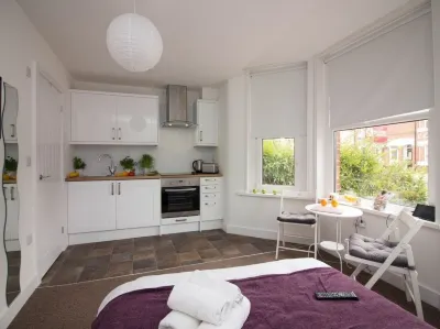 Beddoe Apartments Premier Lodge Eastleigh Near Winchester and Southampton Отели в г. Чилворт