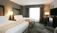 Holiday Inn & Suites EAST PEORIA by IHG - Parkplatz