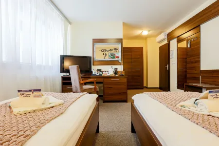 Grand Hotel Senica, Garni Отели в г. Миява