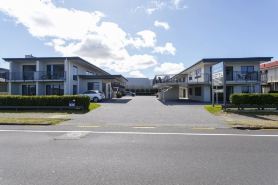 Acacia Lake View Motel