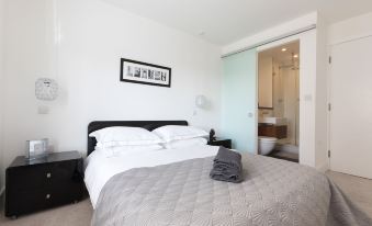 Luxury 2-Bed Flat Parking and Close to the Tube