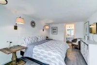 Deltaville Dockside Inn